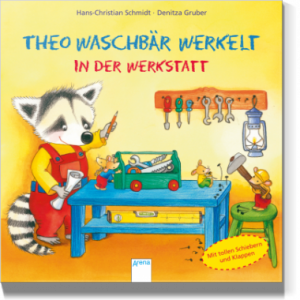 Theo Waschbär werkelt in der Werkstatt
